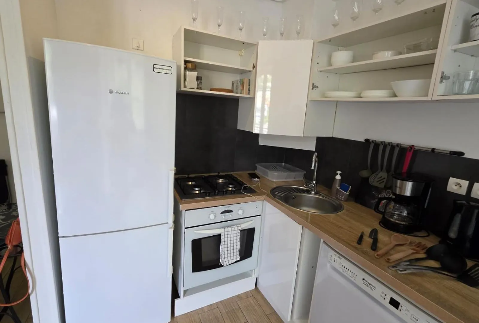 2 Spacious Bedrooms Near Riquier Station! Nice